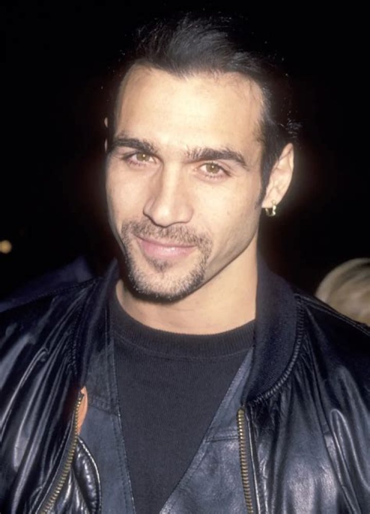 Adrian Paul biografía, edad, altura, esposo, net worth, familia