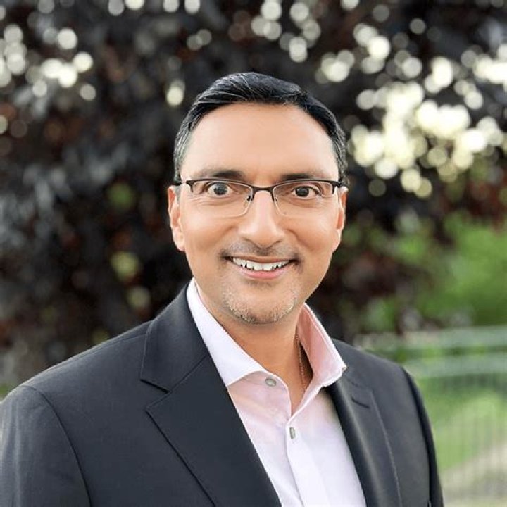 Amit Sinha Biography, Age, Height, Wife, Net Worth, Family