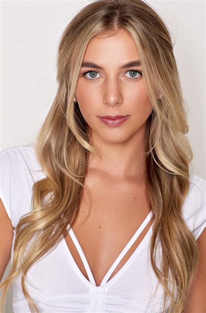 Avalon Robbins Biography, Age, Height, Husband, Net Worth, Family