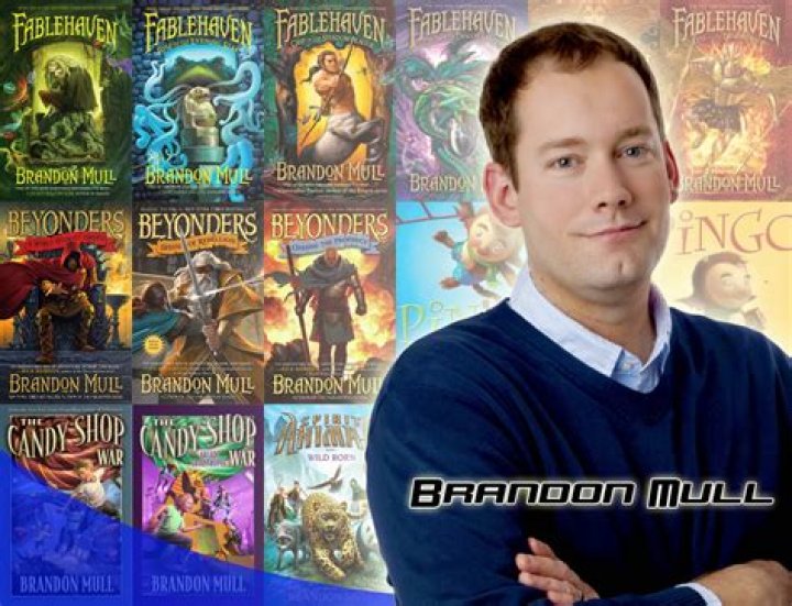 Brandon Mull biografía, edad, altura, esposo, net worth, familia