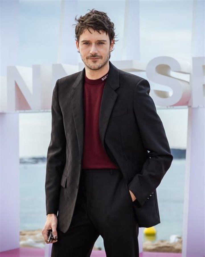 César Domboy Biography, Age, Height, Wife, Net Worth, Family