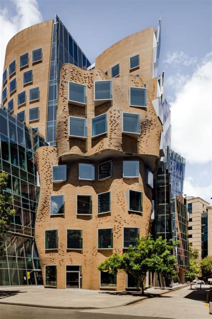 Chau Chak Wing Biography, Age, Height, Wife, Net Worth, Family