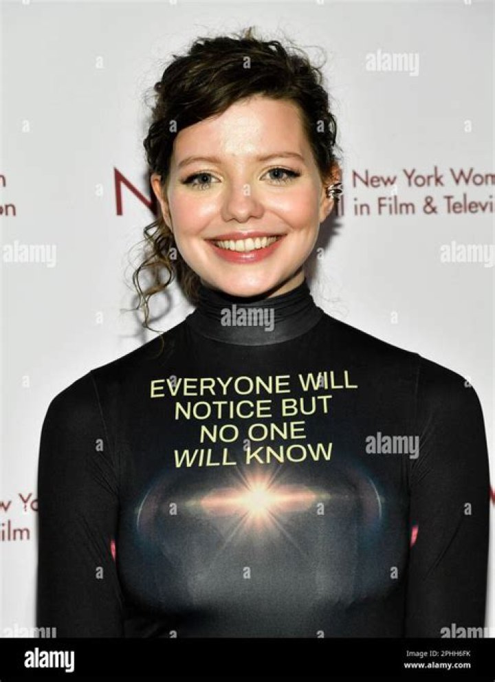 Chloe Levine Biography, Age, Height, Net Worth, Family