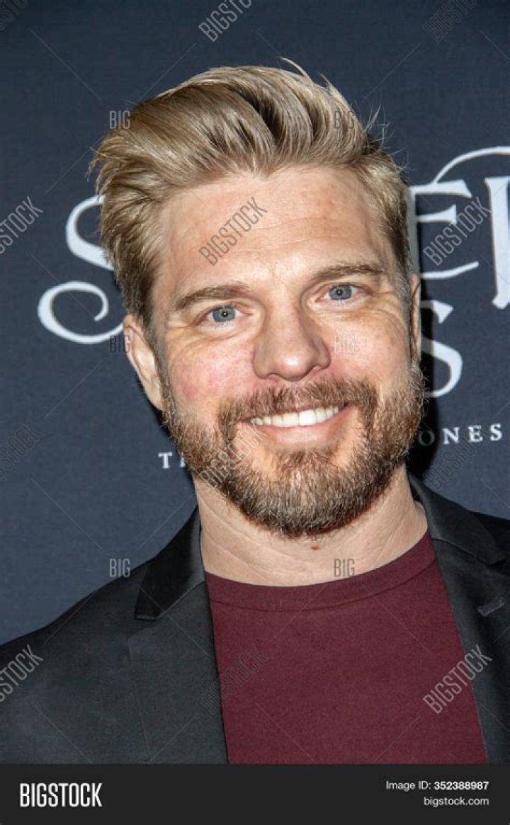 David Paetkau Biography, Age, Height, Wife, Net Worth, Family