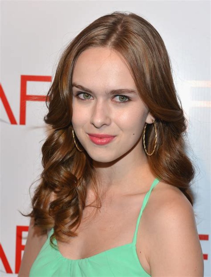 Elizabeth McLaughlin Biography, Age, Height, Husband, Net Worth, Family