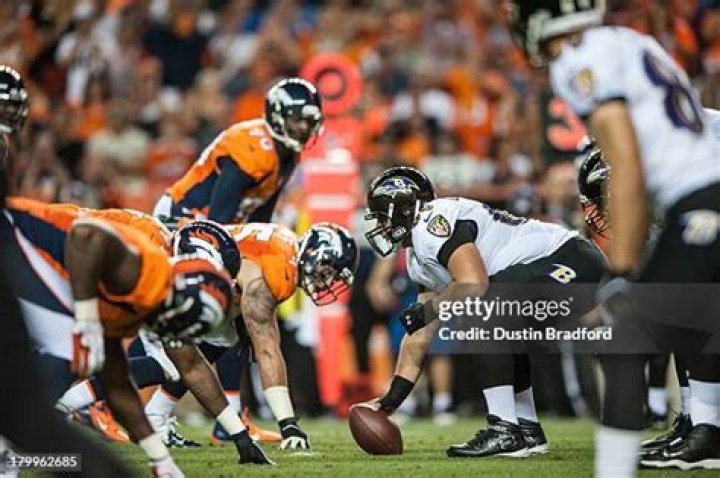 Gino Gradkowski Biography, Age, Height, Wife, Net Worth, Family