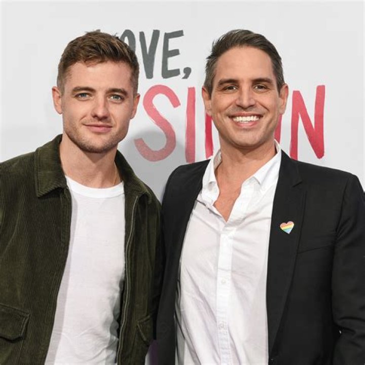 Greg Berlanti Biography, Age, Height, Wife, Net Worth, Family