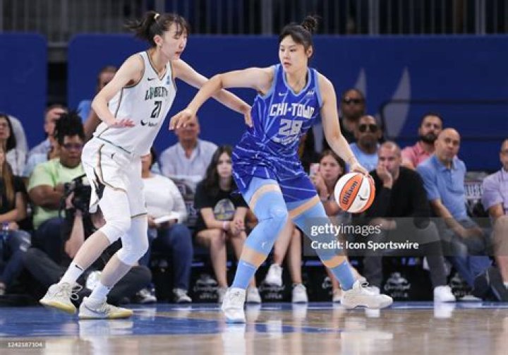 Han Xu Biography, Age, Height, Husband, Net Worth, Family