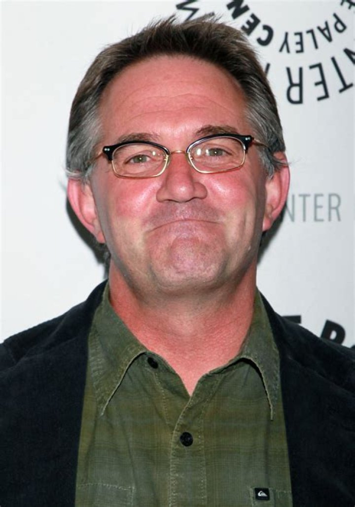 Hart Hanson Biography, Age, Height, Wife, Net Worth, Family