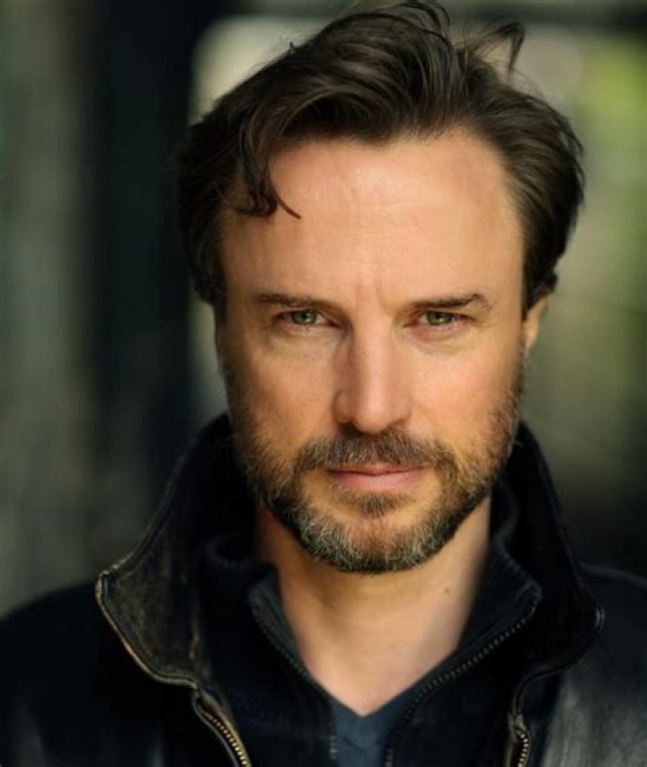 Jonathan Firth Biography, Age, Height, Wife, Net Worth, Family