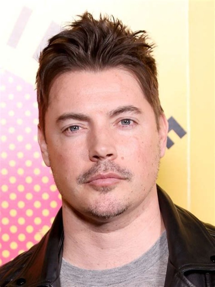 Josh Henderson Biography, Age, Height, Wife, Net Worth, Family