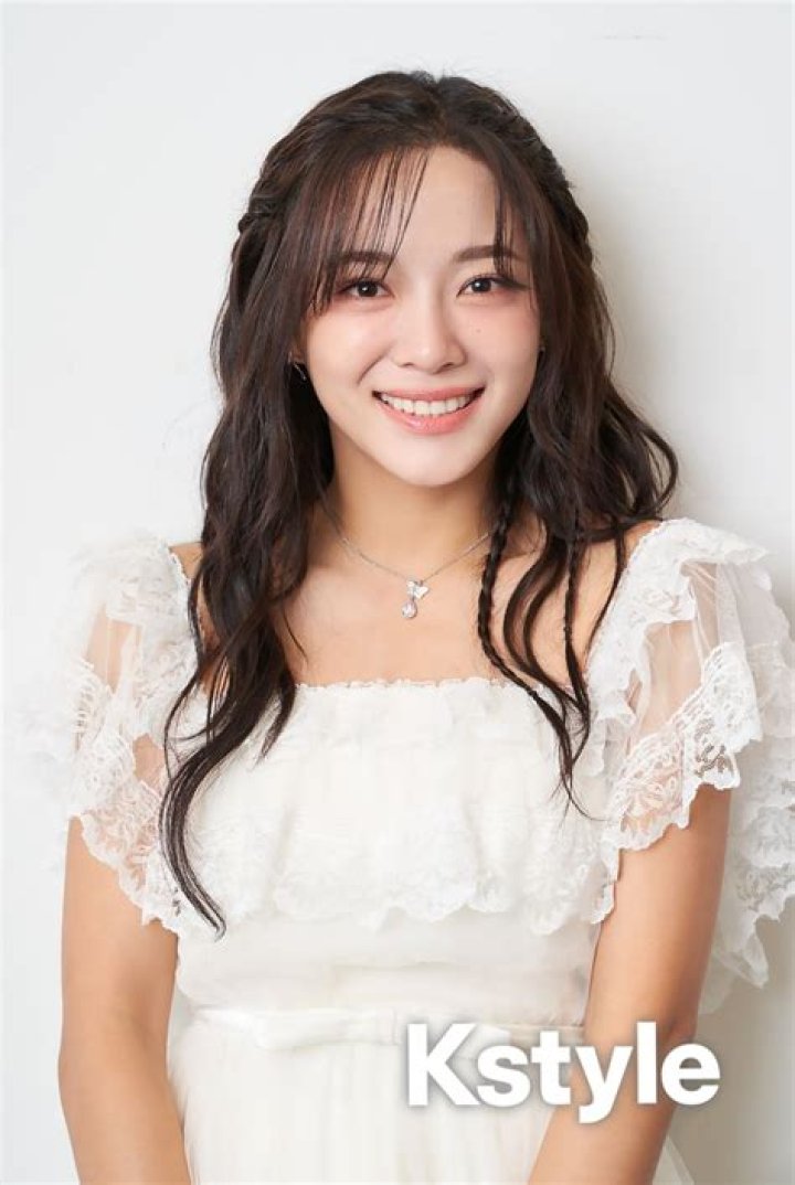 Kim Se-jeong Biography, Age, Height, Husband, Net Worth, Family