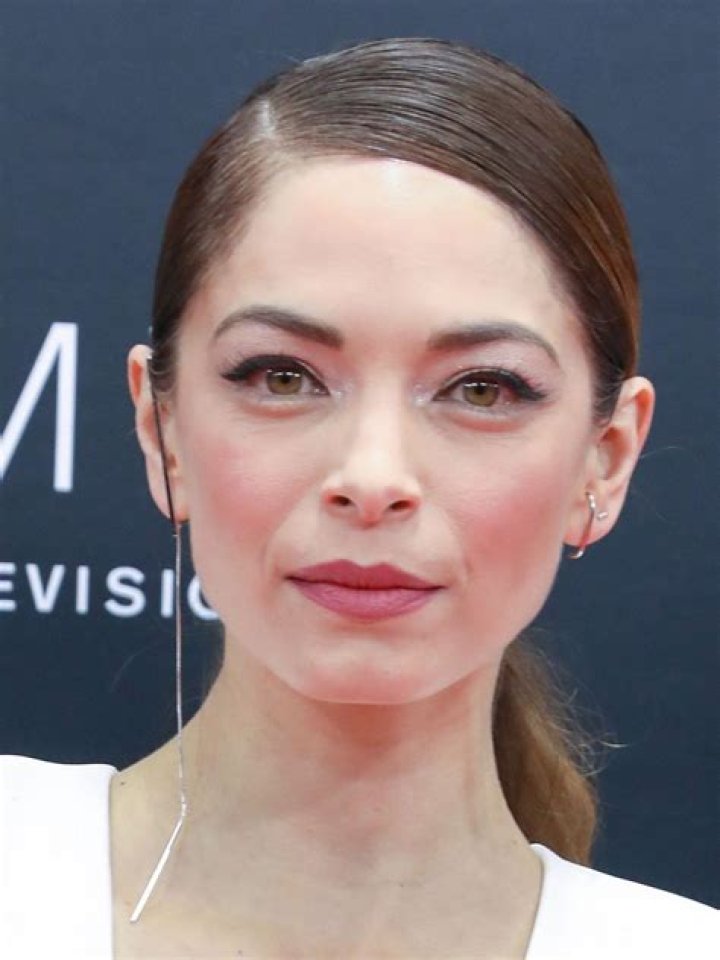Kristin Kreuk Biography, Age, Height, Husband, Net Worth, Family