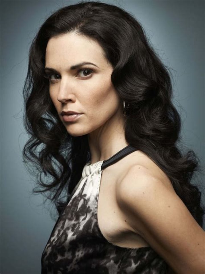 Laura Mennell Biography, Age, Height, Husband, Net Worth, Family