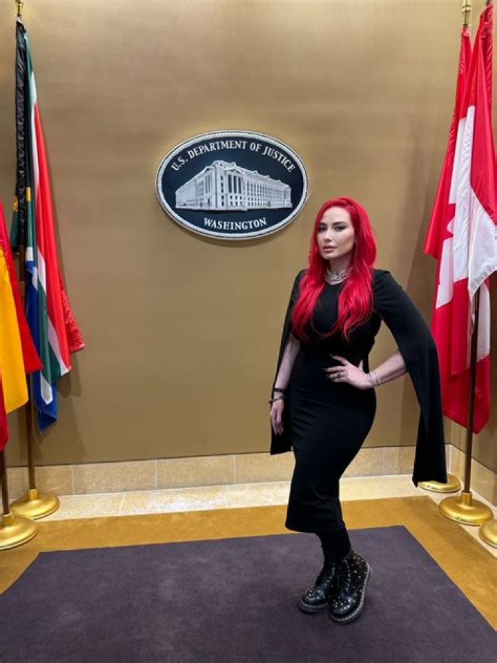 Lenora Claire Biography, Age, Height, Husband, Net Worth, Family