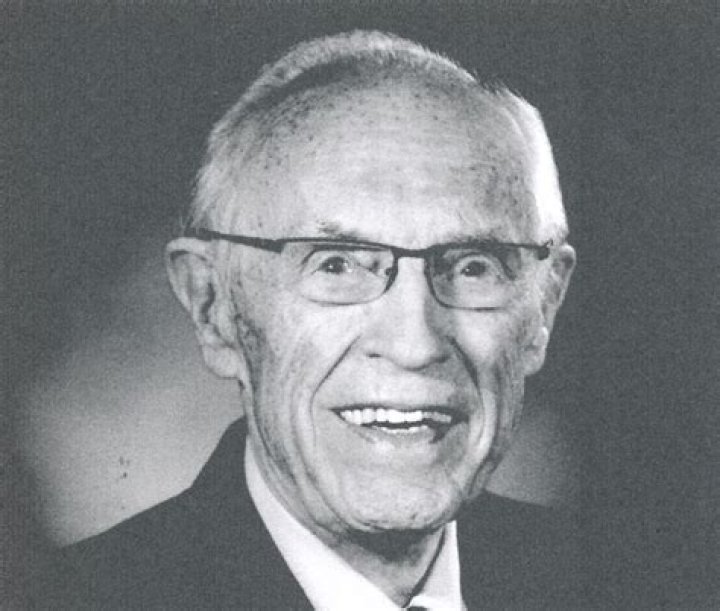 Menlo F. Smith Biography, Age, Height, Wife, Net Worth and Family