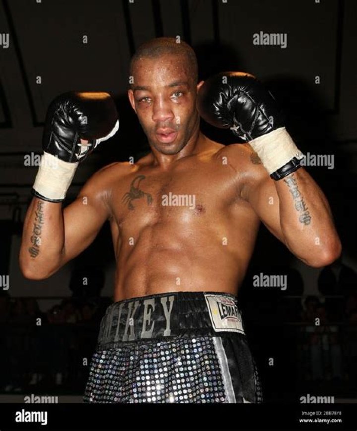 Michael Grant Biography, Age, Height, Wife, Net Worth, Family