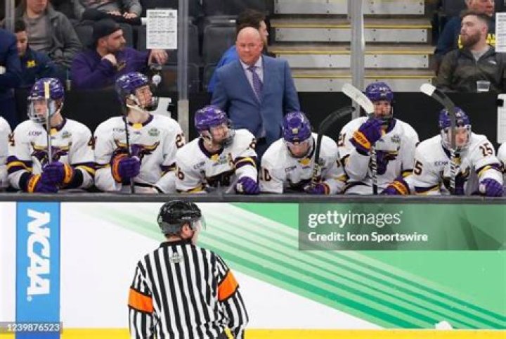 Mike Hastings Biography, Age, Height, Wife, Net Worth, Family