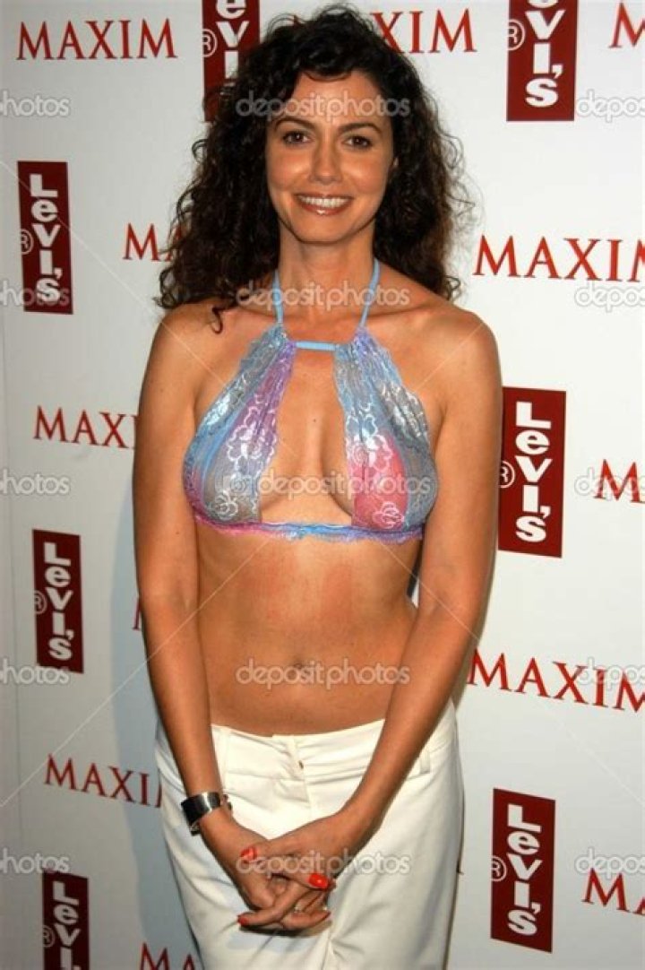 Nancy Valen Biography, Age, Height, Husband, Net Worth, Family