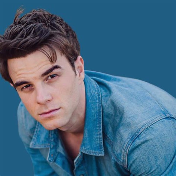 Nathaniel Buzolic Biography, Age, Height, Wife, Net Worth, Family