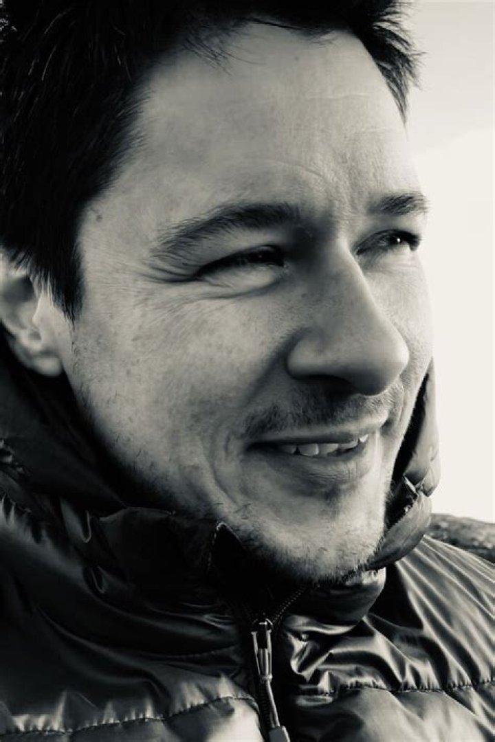 Oliver James Biography, Age, Height, Wife, Net Worth, Family