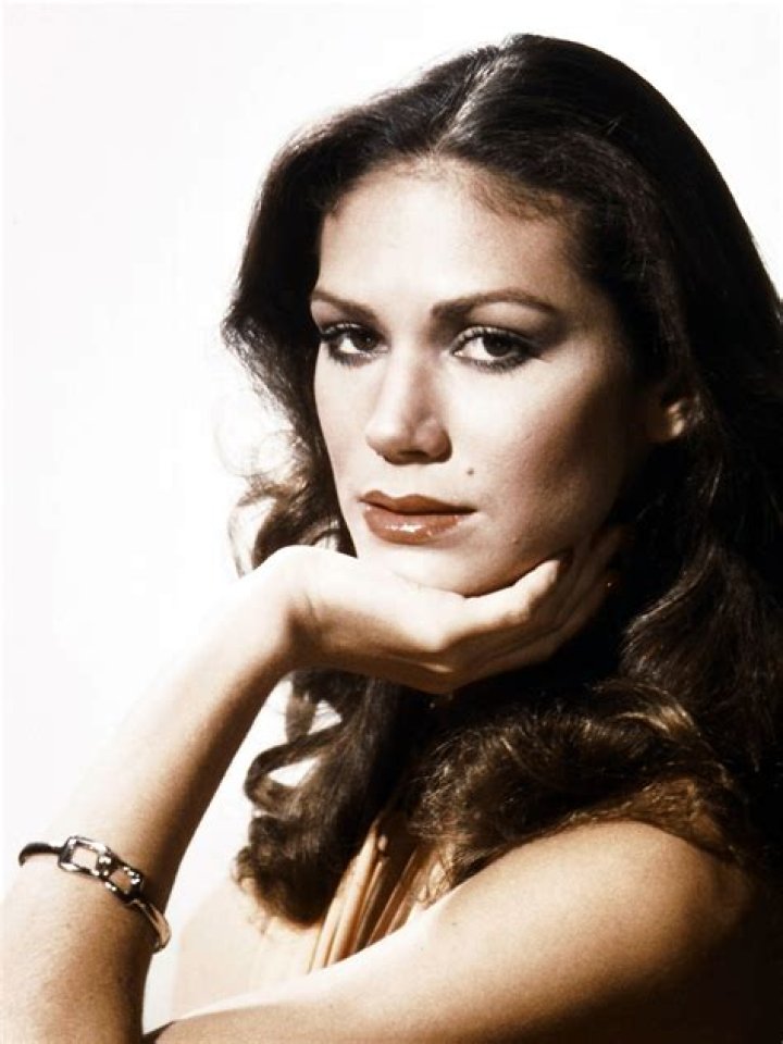 Pamela Hensley biografía, edad, altura, esposa, net worth, familia