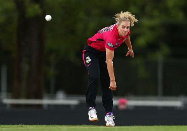 Sandra Brown (cricketer) Biography, Age, Height, Wife, Net Worth and Family