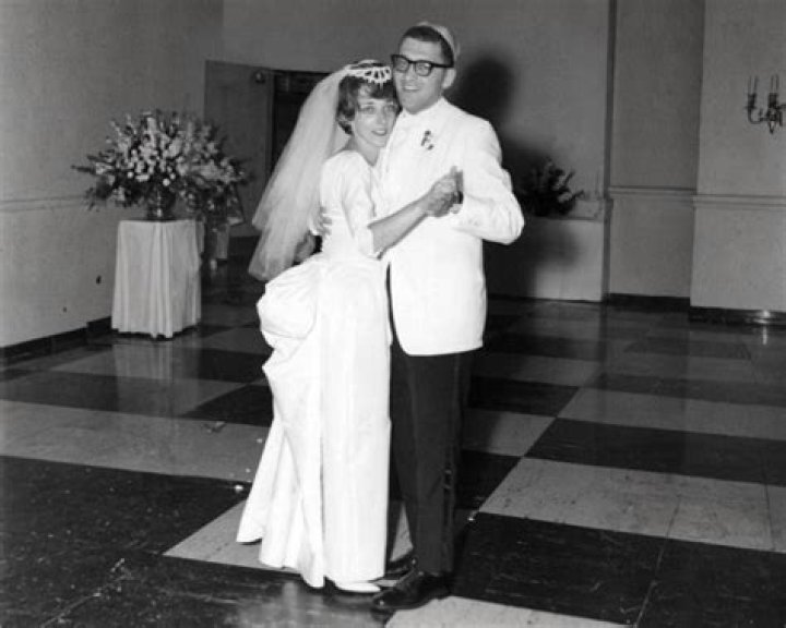 Sanford Greenberg Biography, Age, Height, Wife, Net Worth and Family