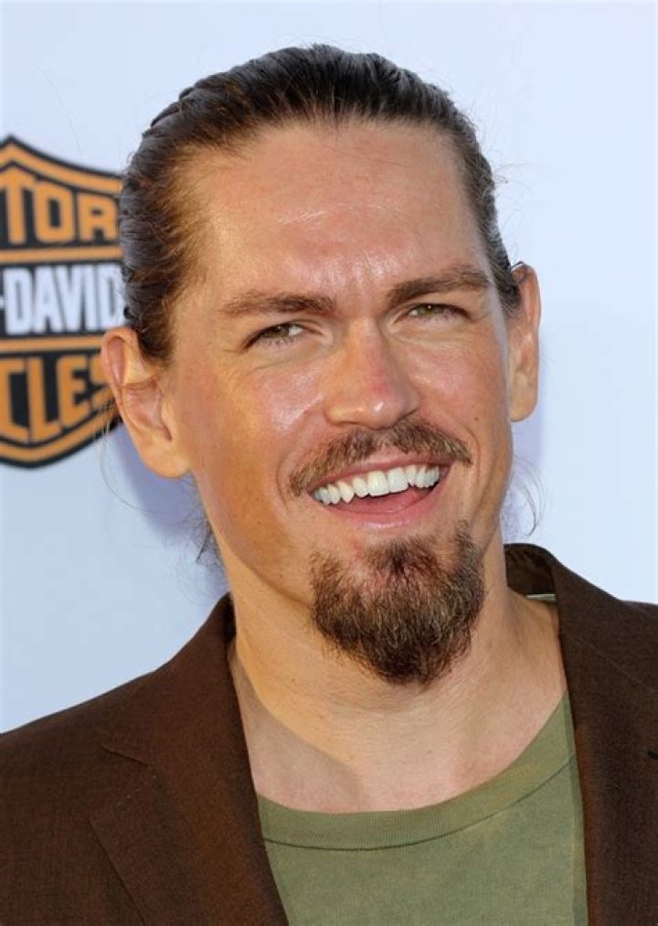Steve Howey Biography, Age, Height, Wife, Net Worth, Family