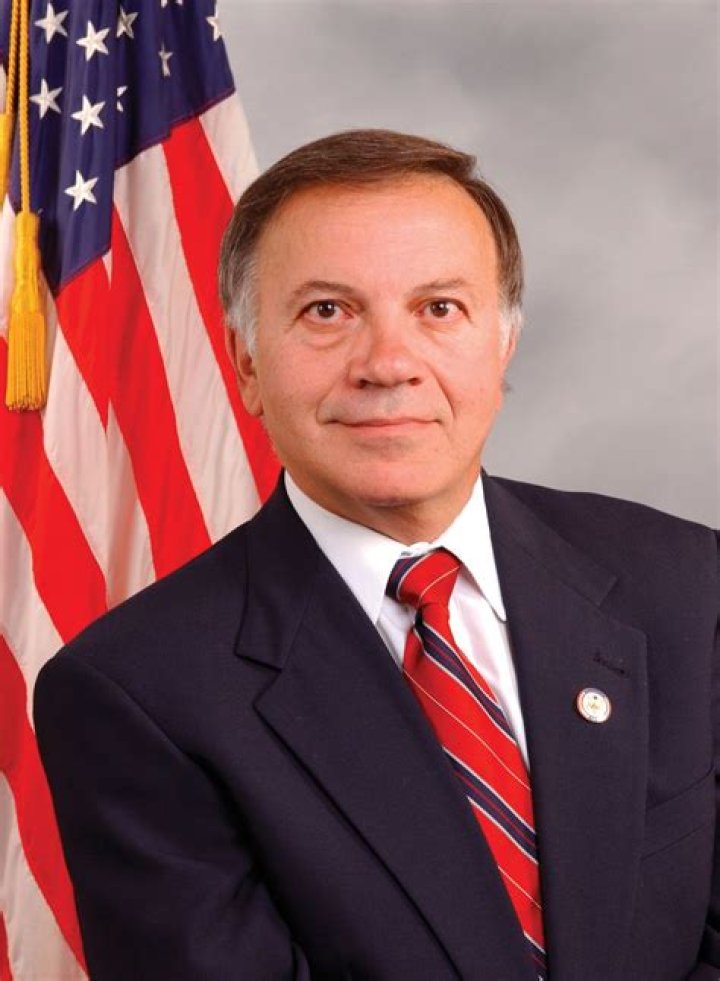 Tom Tancredo Biography, Age, Height, Wife, Net Worth, Family