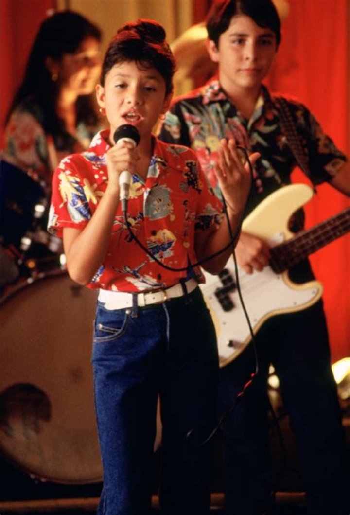 Victoria Elena Flores Biography, Age, Height, Husband, Net Worth, Family